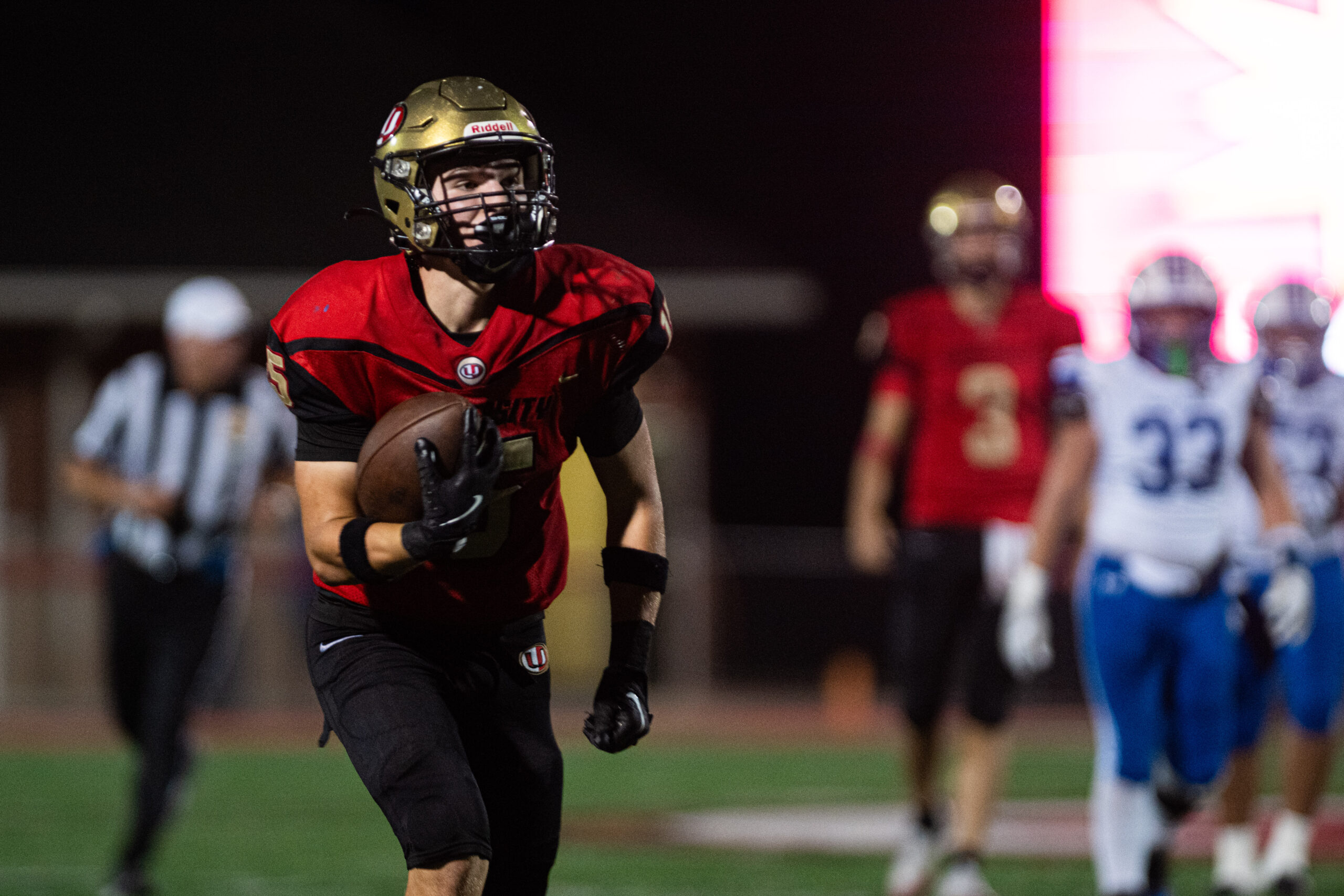 No. 4 University rallies in fourth quarter, downs Fairmont Senior 37-28